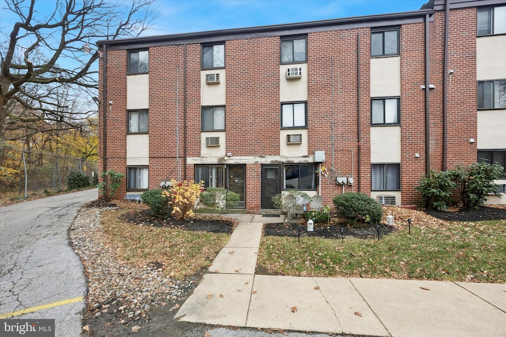 100 E Glenolden Ave unit D14, Glenolden, PA 19036 - photo 1