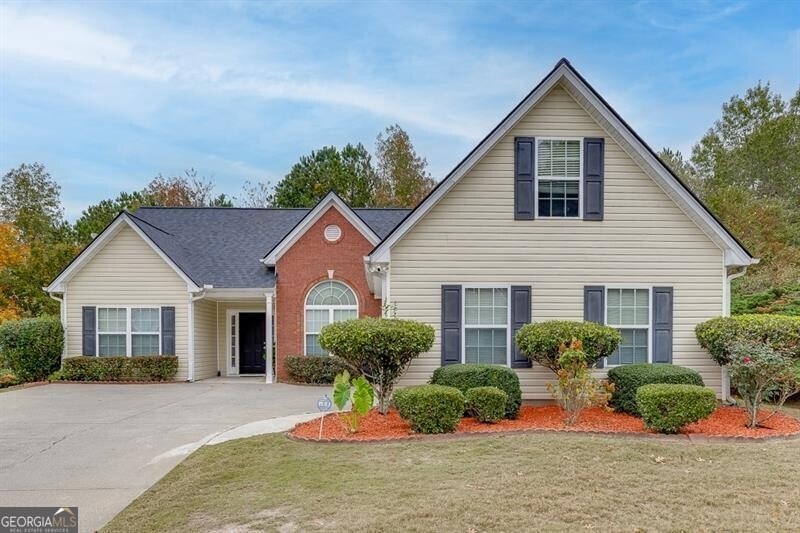 View of front of house featuring a front lawn