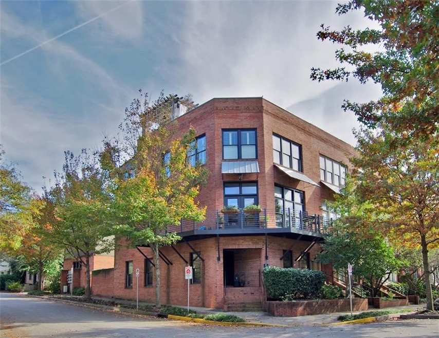 End Unit  Three Story Townhome with Private Roofto
