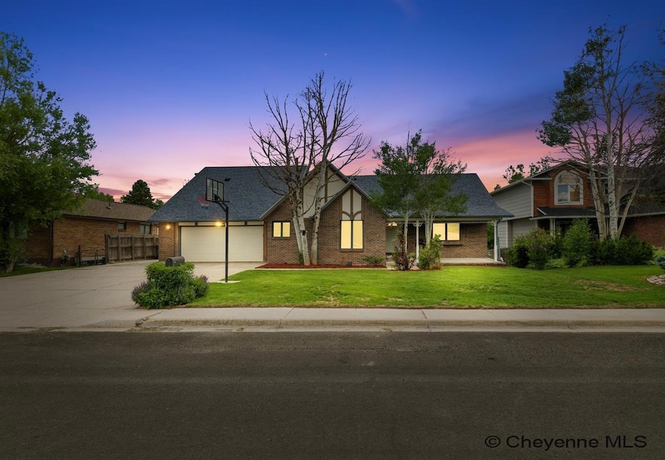309 Sioux Dr, Cheyenne, WY 82009 - photo 1