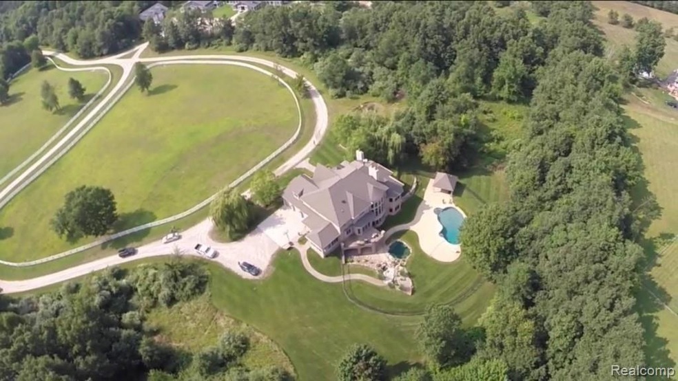 RESIDENCE AERIAL