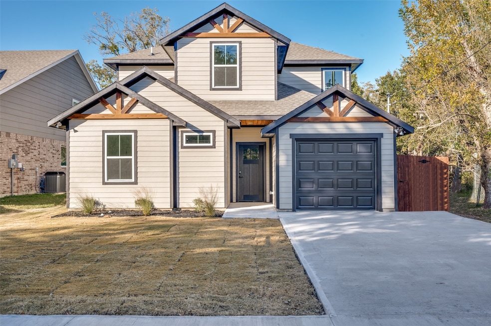 1013 Murphy St, Gainesville, TX 76240 - photo 1