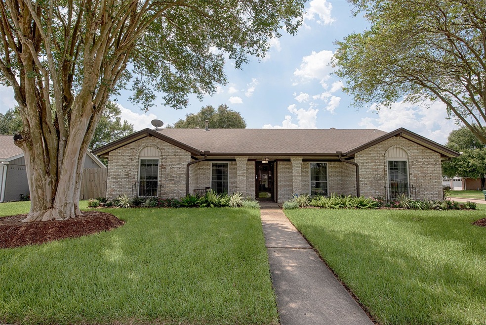 11402 Kirkvalley Dr, Houston, TX 77089 - photo 1