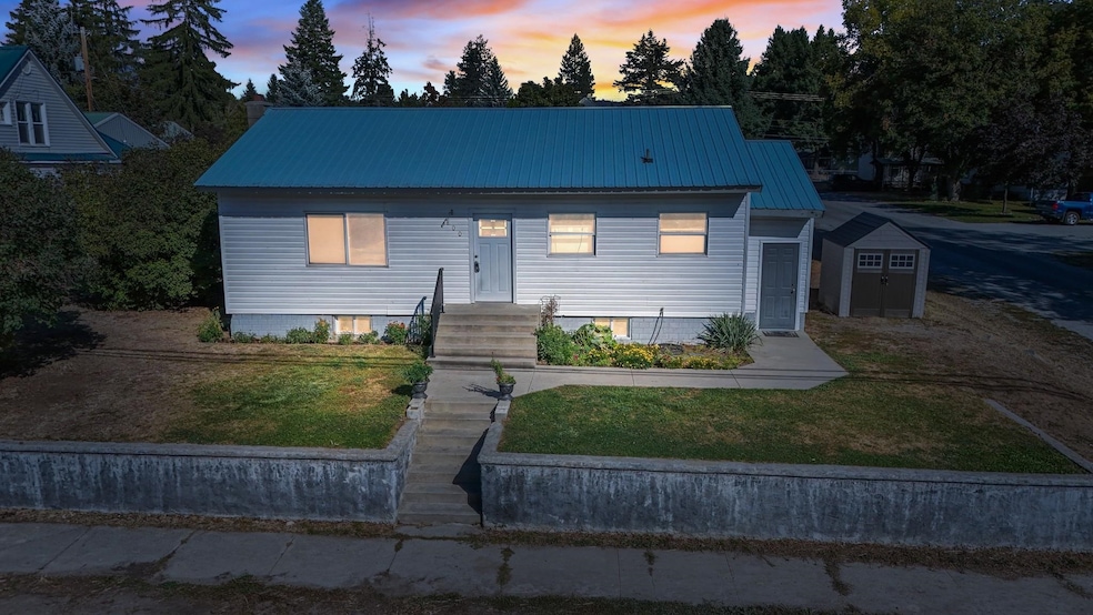 800 W 3rd St, Newport, WA 99156 - photo 1
