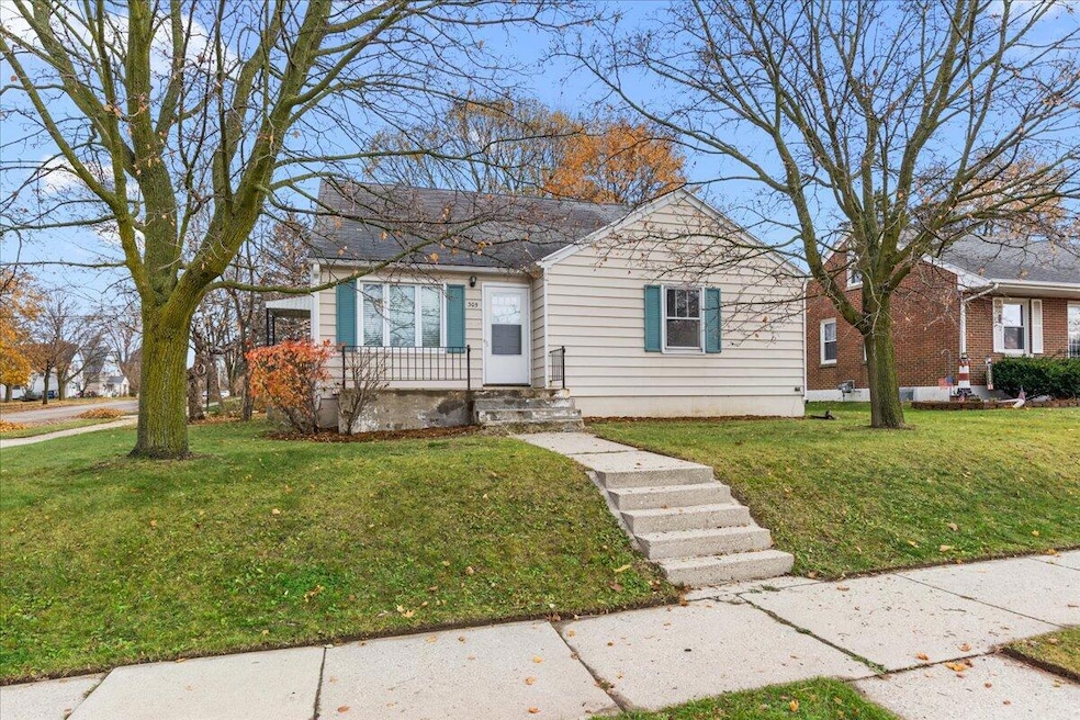 305 S Silverbrook Dr, West Bend, WI 53095 - photo 1