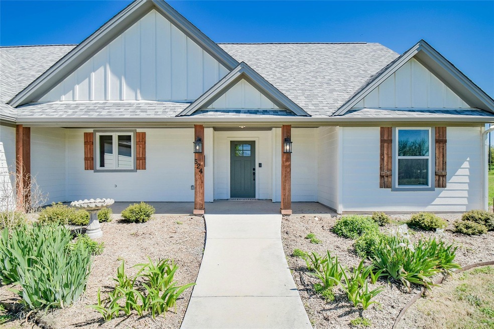 524 Cherokee Lake Ct, Granbury, TX 76049 - photo 1