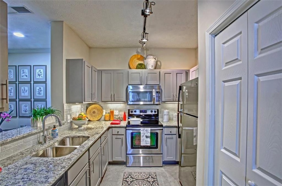 240 E Belle Isle Rd unit 628, Sandy Springs, GA 30342 - photo 1