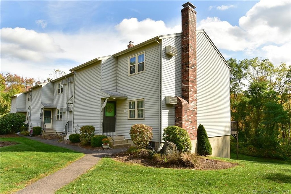 Gorgeous 2-bedroom townhouse style end unit condom