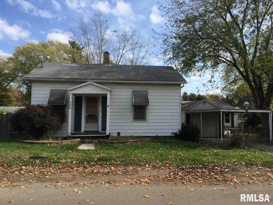 706 S College St, Lincoln, IL 62656 - photo 1