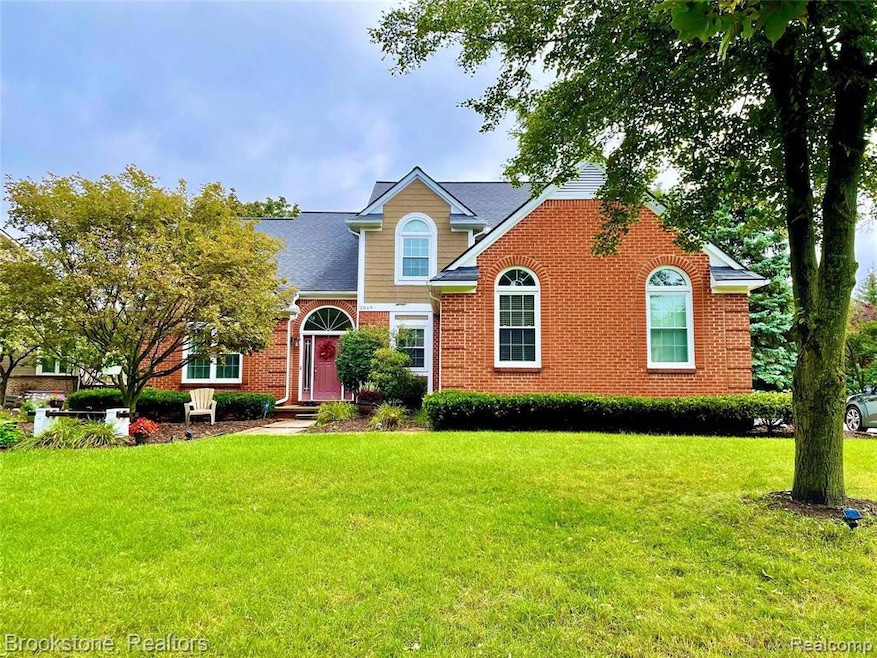 2869 Treyburn Ln, West Bloomfield, MI 48324 - photo 1
