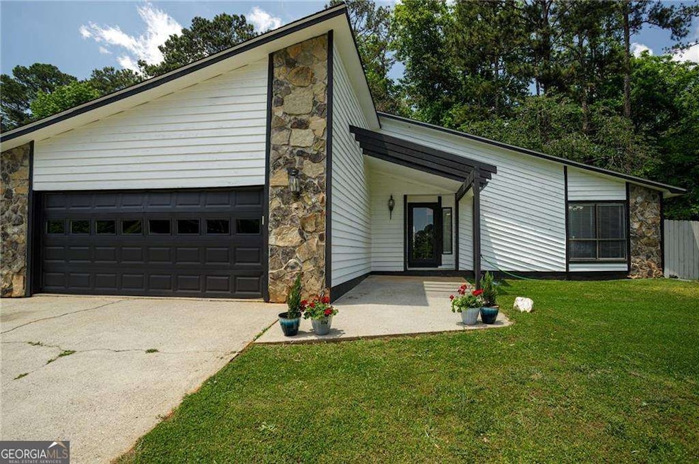 812 Steeple Chase Dr, Lawrenceville, GA 30044 - photo 1