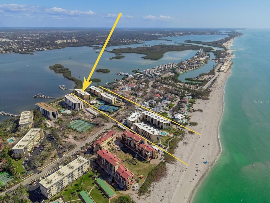 Beach-To-Bay Community w/Private Beach and Boat Docks