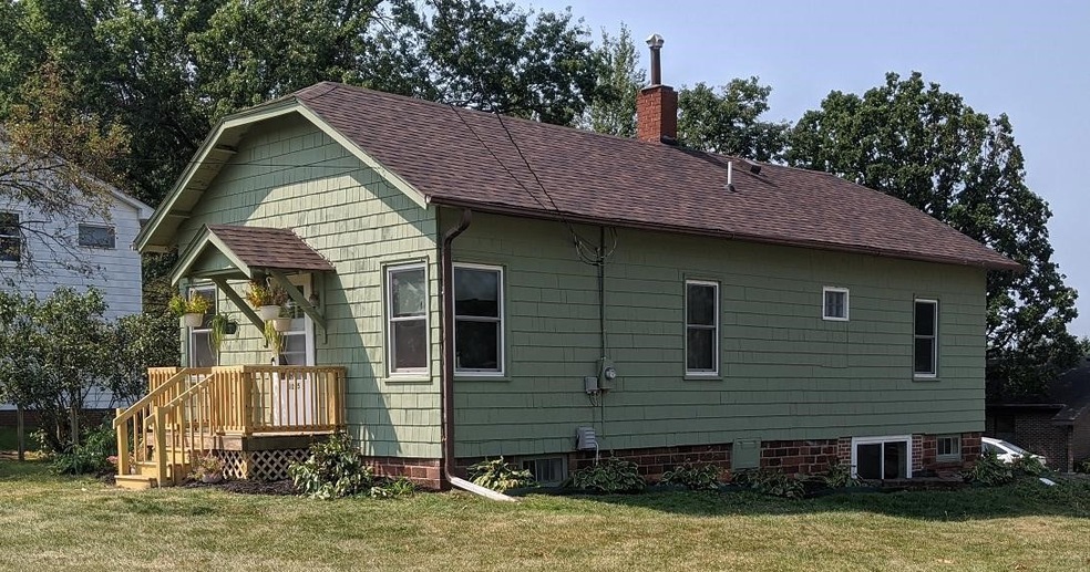 1005 E 10th St S, Newton, IA 50208 - photo 1