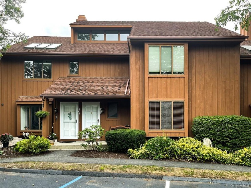 202 Scenic Dr unit 202, Mohegan Lake, NY 10547 - photo 1