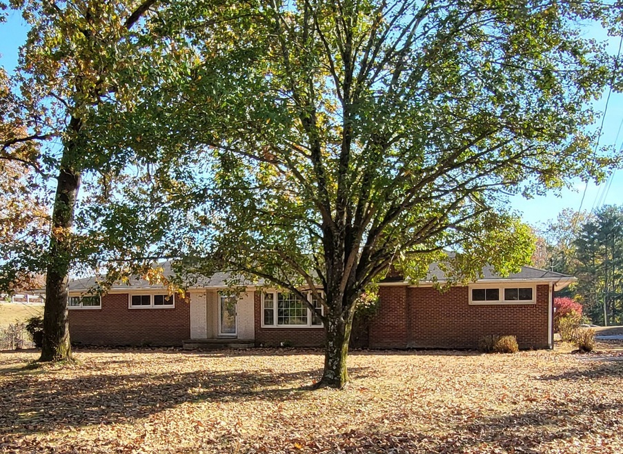 500 W Point Rd, Lawrenceburg, TN 38464 MLS RTC2639920