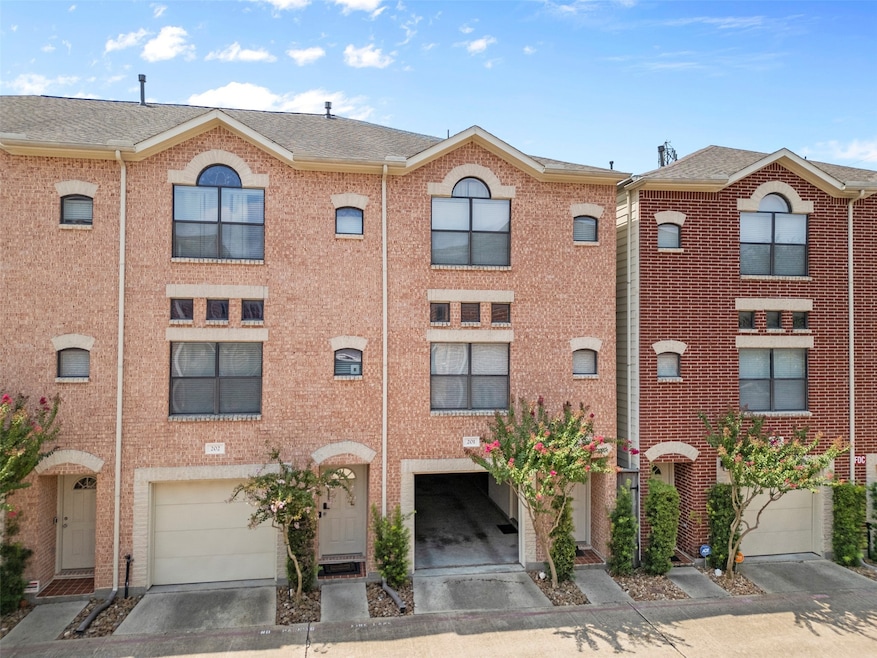 8715 Meadowcroft Dr unit 201, Houston, TX 77063 - photo 1