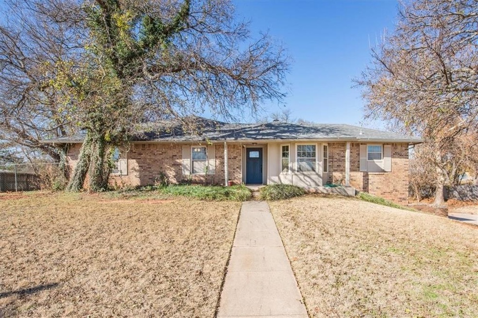 1509 Winding Creek Rd, Moore, OK 73160 - photo 1