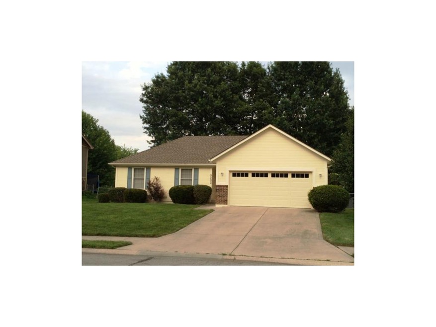 Fresh paint (2015), brand new garage door (2015), 