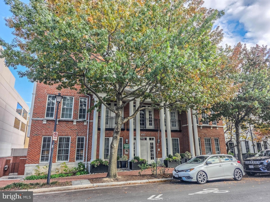 Abingdon Row Condominium unit 302, Alexandria, VA 22314 - photo 1