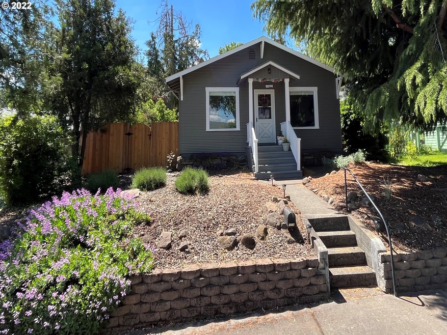 1014 E 14th St, the Dalles, OR 97058 - photo 1