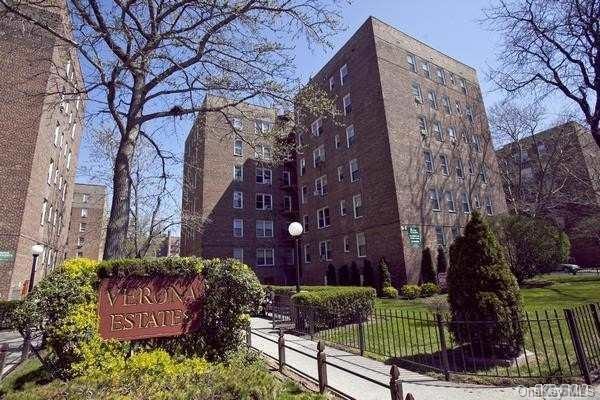 65-15 Yellowstone Blvd unit 1 H, Forest Hills, NY 11375 - photo 1