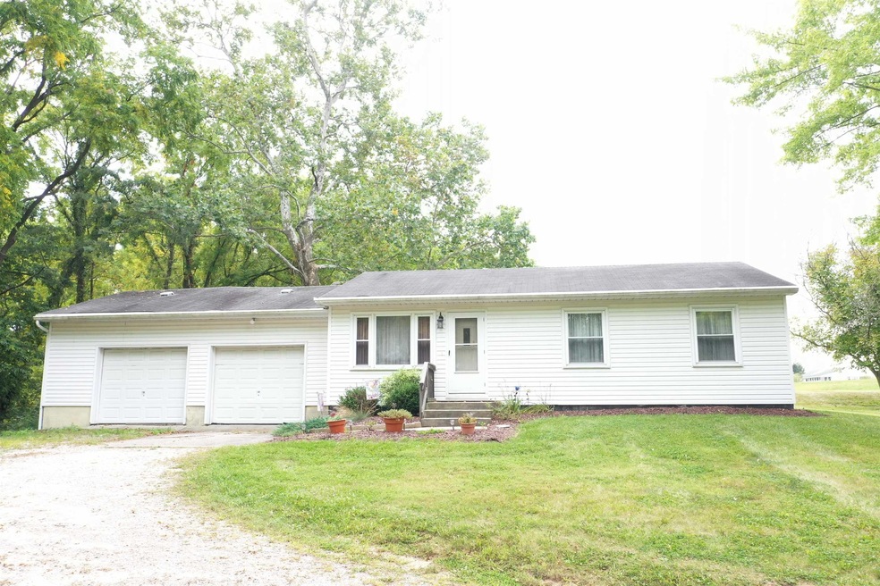 811 N 500 W, Huntington, IN 46750 - photo 1