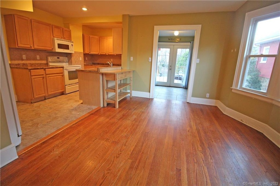 367 Commonwealth Ave unit Right Side, New Britain, CT 06053 - photo 1