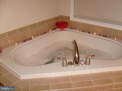 1113 Cottage St SW, Vienna, VA 22180 - photo 1