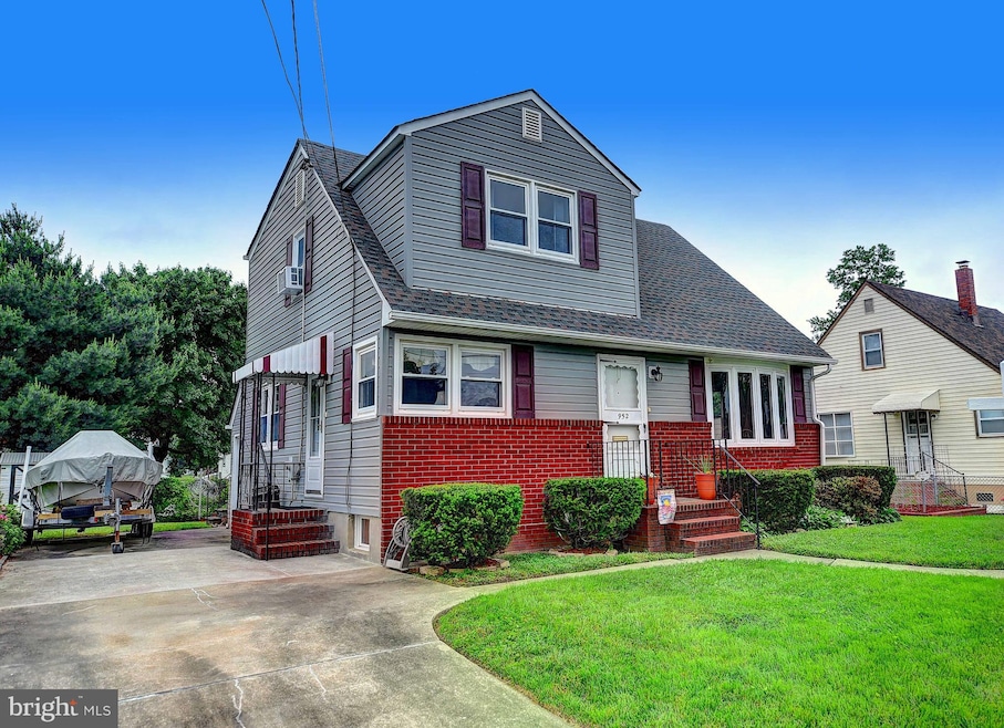 952 Lance Ave, Essex, MD 21221 - photo 1