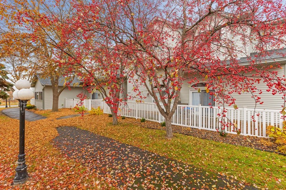 Beautiful 3 BR 2BA townhome