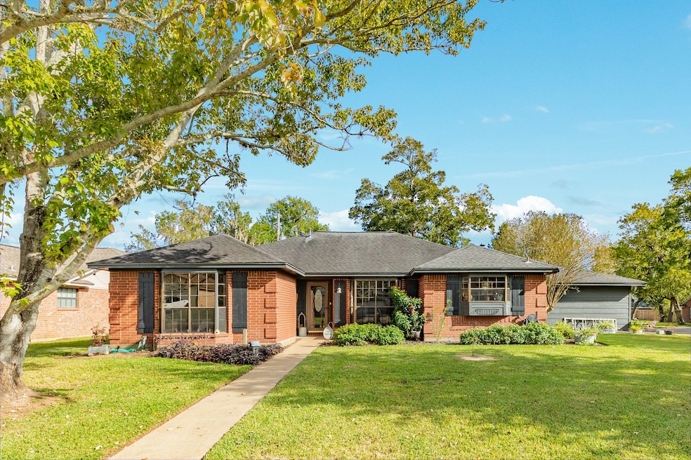 204 Sugar Cane Trace, Lake Jackson