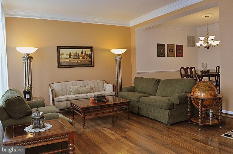 42913 Overly Square, Chantilly, VA 20152 - photo 1