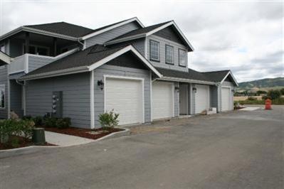 2517 Corona Ave unit A-D, Medford, OR 97504 - photo 1