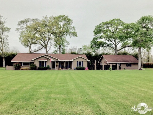 608 N Market St, Brazoria, TX 77422 - photo 1