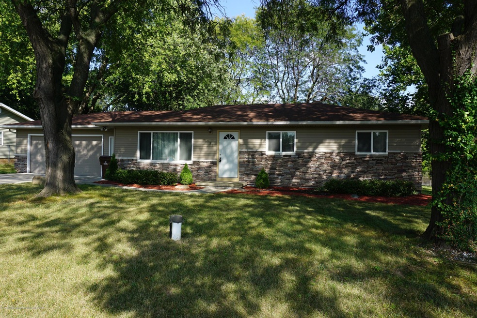539 S Canal Rd, Lansing, MI 48917 - photo 1