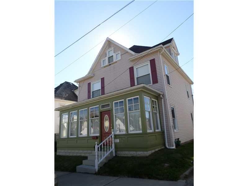 Exterior Front. CRAMPED?  NEED ROOM?  -  There s l