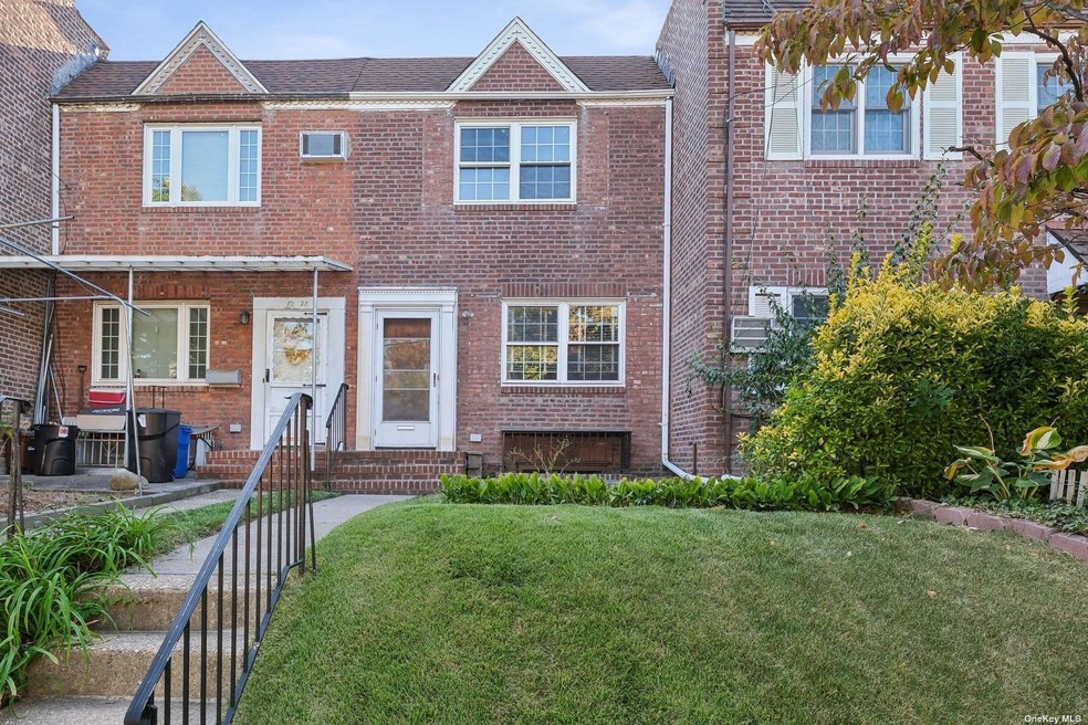 70-26 Utopia Pkwy, Flushing, NY 11365 - photo 1