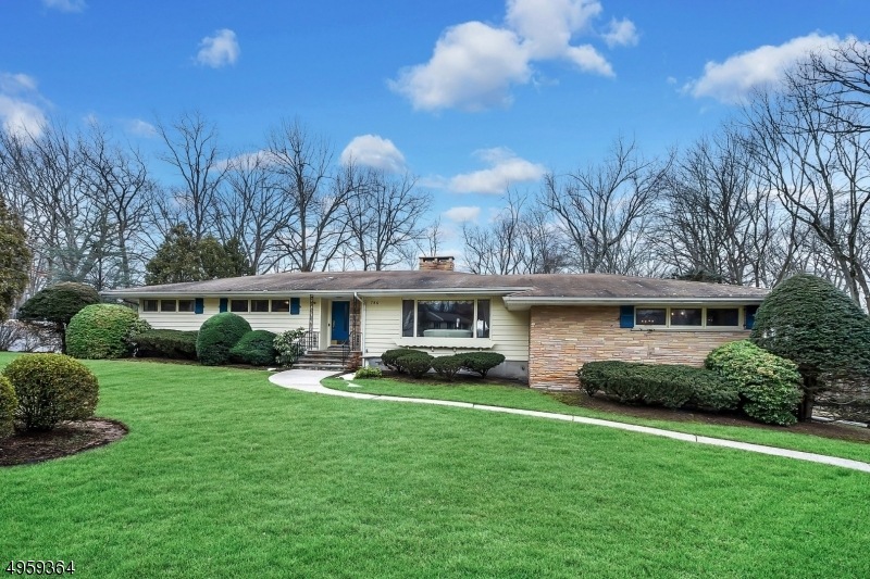 786 Frederick Ct, Wyckoff, NJ 07481 - photo 1