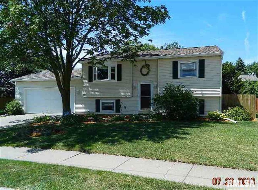 2924 High Point Dr, Davenport, IA 52806 - photo 1