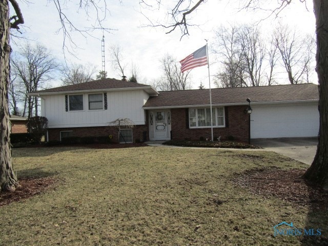 2207 N Brookside Blvd, Genoa, OH 43430 - photo 1