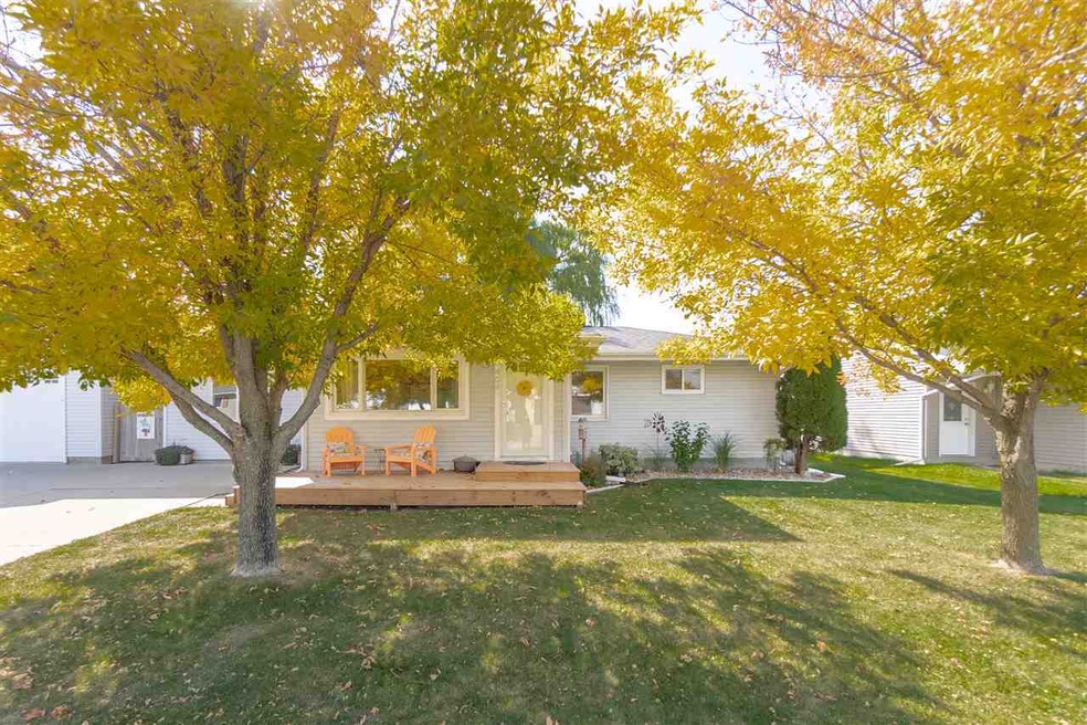 4041 Mark Dr, Waterloo, IA 50701 - photo 1