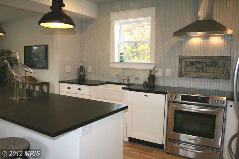 13211 Cherwin Ave, Middle River, MD 21220 - photo 1