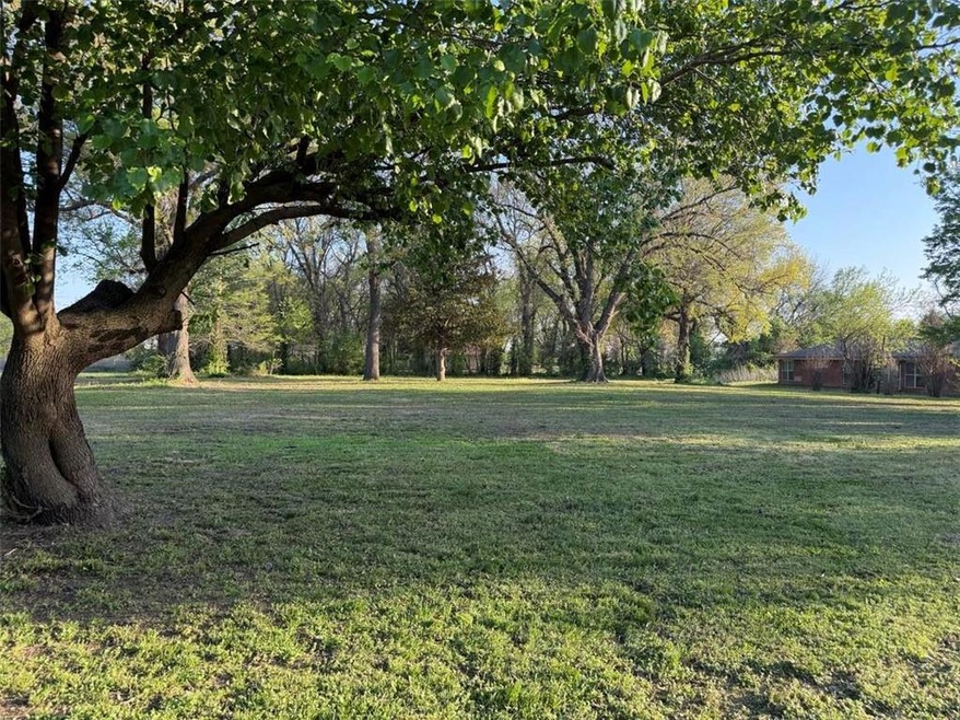 626 Garfield St, Columbus, KS 66725 - photo 1