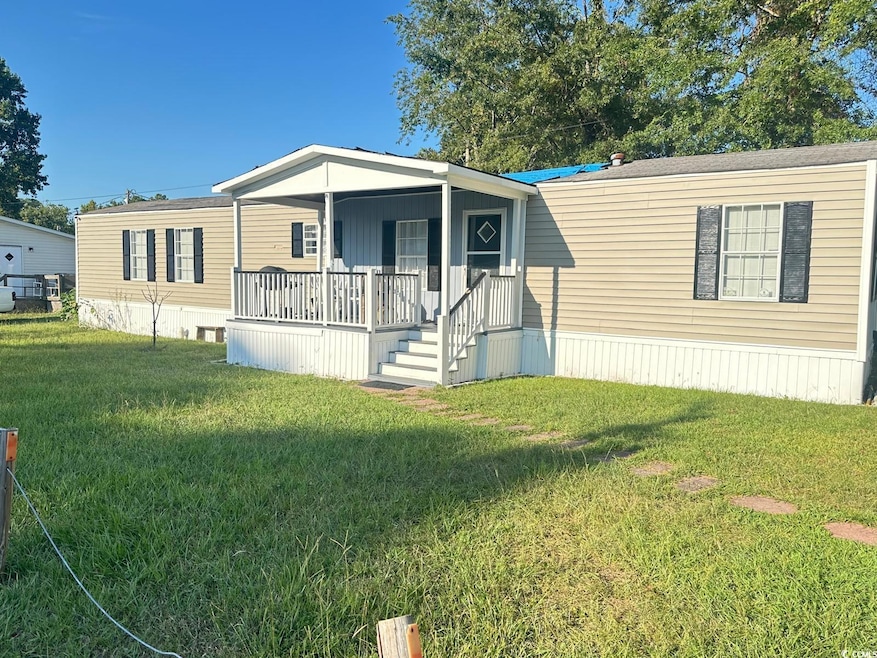 Manufactured / mobile home with a front lawn