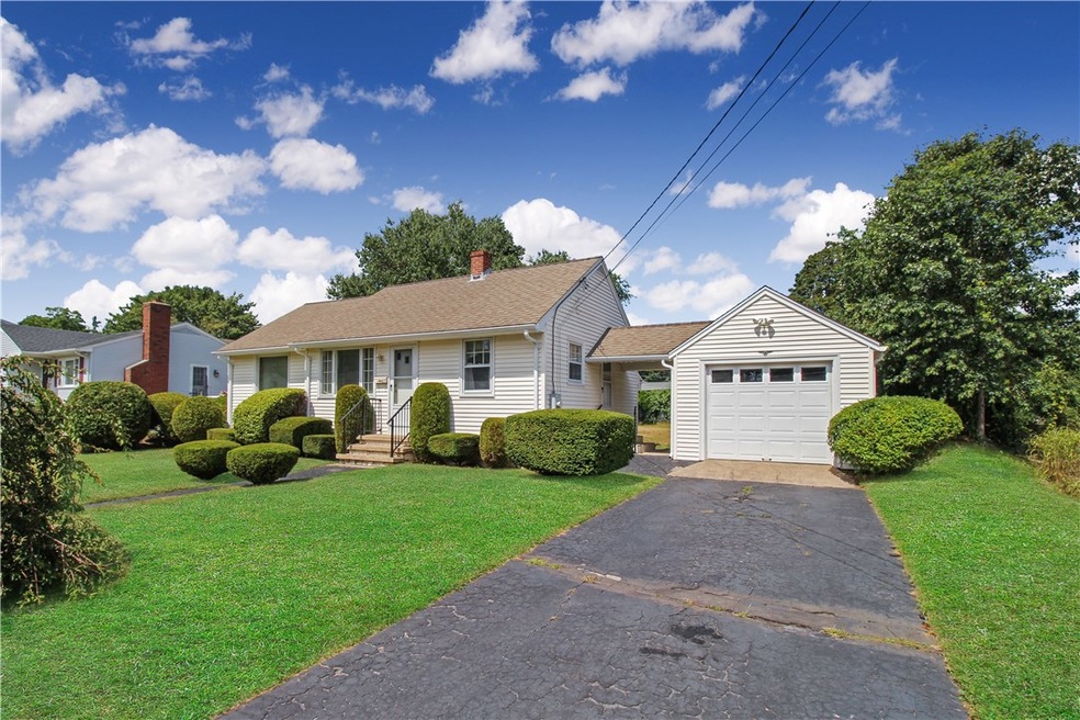 37 W Arch St, Pawcatuck, CT 06379 - photo 1