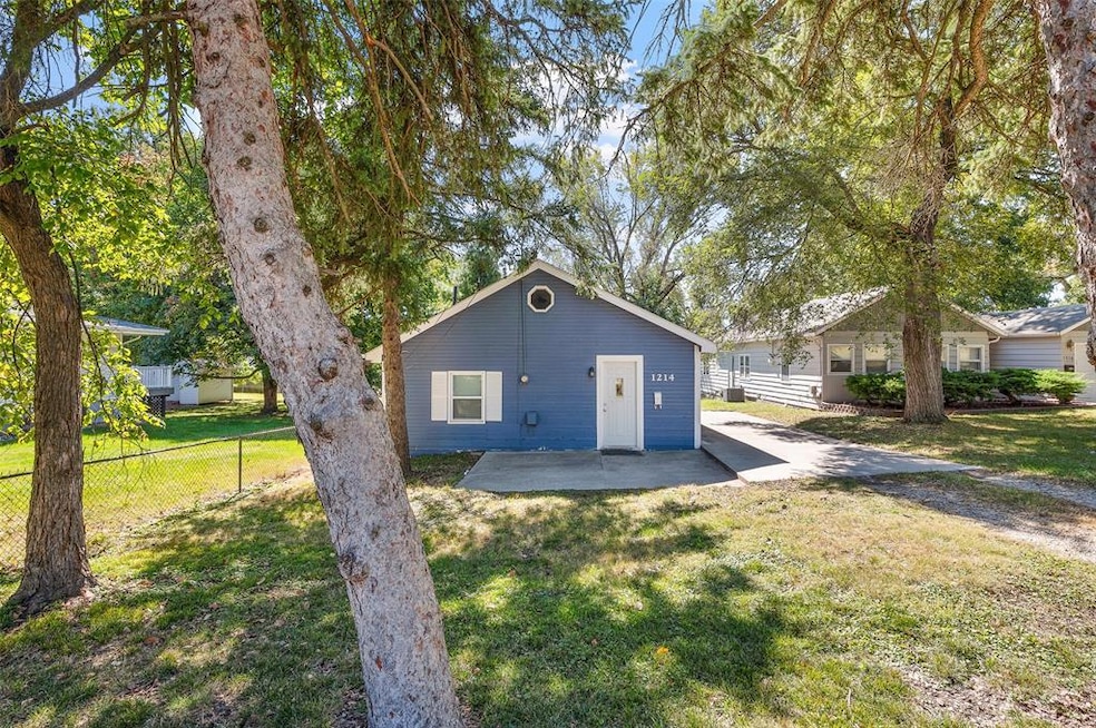 1214 Herold Ave, Des Moines, IA 50315 - photo 1