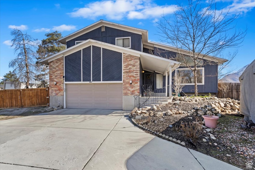 2067 E Gyrfalcon Ln, Sandy, UT 84092 - photo 1