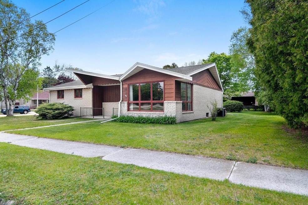 2803 11th St, Two Rivers, WI 54241 - photo 1