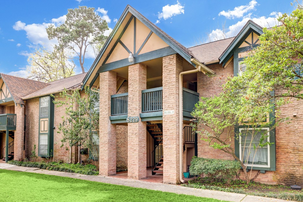 Welcome to 8229 Kingsbrook Rd. #226! A charming an