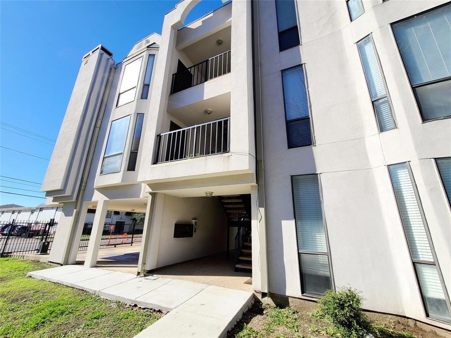 2002 N Fitzhugh Ave unit 3, Dallas, TX 75204 - photo 1